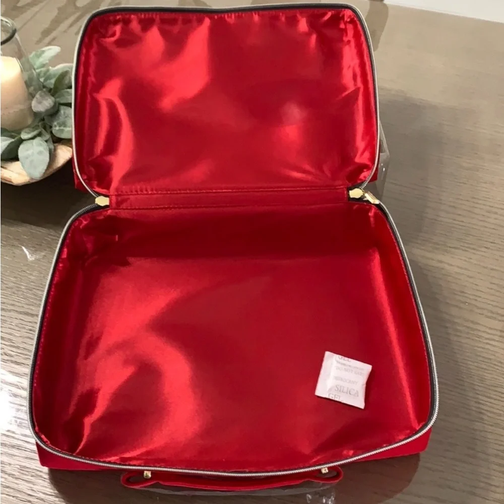 Estée Lauder’s Red-Retired Limited Edition Travel~Lingerie~Cosmetics Bag/Case🌿🆕🌿